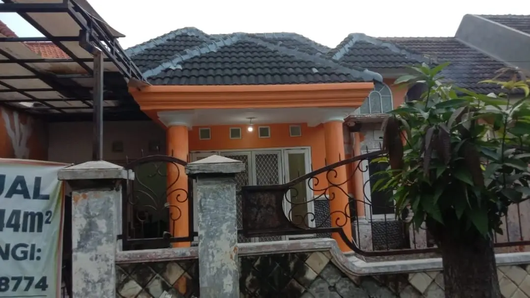 Rumah SHM Siap Huni di Jalan Utama Perum Hedona Regency Sidoarjo - One Gate System!