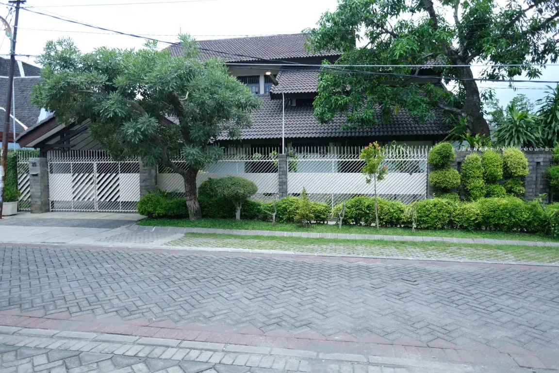 Dijual Rumah Luas 2 Lantai di Dukuh Kupang Surabaya